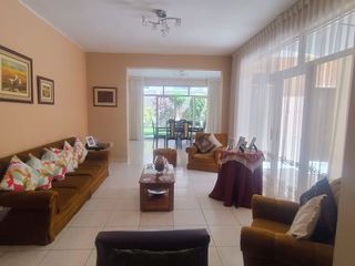 Foto 1 de AMPLIA CASA EN VENTA EN URBANIZACON MIRAFLORES  -  AV CAYETANO HEREDIA. - CASTILLA - PIURA