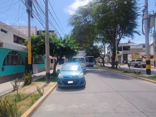 Foto 2 de AMPLIA CASA EN VENTA EN URBANIZACON MIRAFLORES  -  AV CAYETANO HEREDIA. - CASTILLA - PIURA