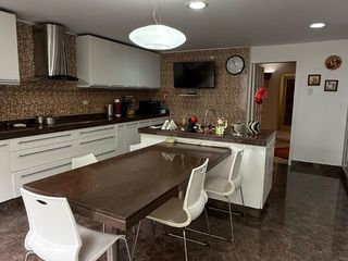 Foto 4 de ESPECTACULAR CASA CON PISCINA EN LA MEJOR ZONA RESIDENCIAL DE SAN ISIDRO