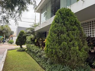 Foto 5 de ESPECTACULAR CASA CON PISCINA EN LA MEJOR ZONA RESIDENCIAL DE SAN ISIDRO