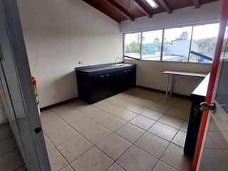 Foto 6 de Vendo propiedad comercial en Urdesa, 800m2 de terreno y 750m2 de construccion