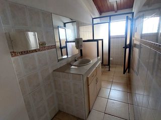 Foto 7 de Vendo propiedad comercial en Urdesa, 800m2 de terreno y 750m2 de construccion
