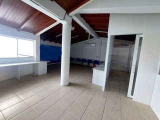 Foto 8 de Vendo propiedad comercial en Urdesa, 800m2 de terreno y 750m2 de construccion