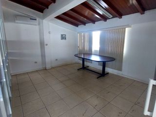 Foto 9 de Vendo propiedad comercial en Urdesa, 800m2 de terreno y 750m2 de construccion