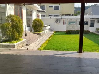 Foto 32 de ALQUILER DE PROPIEDAD COMERCIAL EN URDESA
