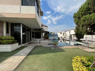 Foto 1 de venta de casa  en Lomas de Urdesa