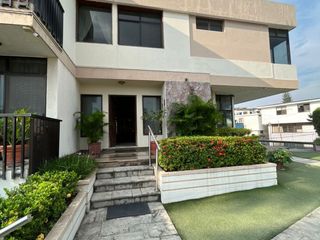 Foto 4 de venta de casa  en Lomas de Urdesa