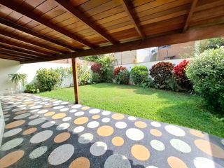 Foto 7 de Venta de Hermosa Casa en Surco