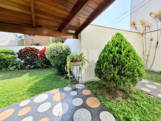 Foto 8 de Venta de Hermosa Casa en Surco