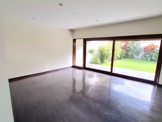 Foto 6 de Venta de Hermosa Casa en Surco
