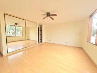 Foto 14 de Venta de Hermosa Casa en Surco