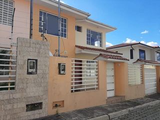 Foto 1 de CASA EN VENTA CONJUNTO OASIS DE LA HACIENDA, SANGOLQUI