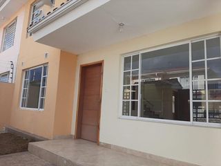 Foto 2 de CASA EN VENTA CONJUNTO OASIS DE LA HACIENDA, SANGOLQUI