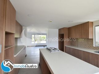 Foto 3 de Challuabamba, Venta de Hermosa Casa Moderna ¡POR ESTRENAR!