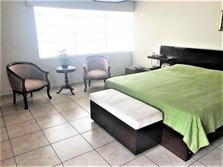 Foto 10 de En Venta gran residencia de 378 m2, 8 dormitorios – Magdalena límite con San Isidro.
