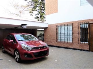 Foto 1 de En Venta gran residencia de 378 m2, 8 dormitorios – Magdalena límite con San Isidro.