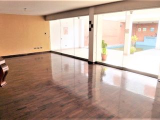 Foto 4 de En Venta gran residencia de 378 m2, 8 dormitorios – Magdalena límite con San Isidro.