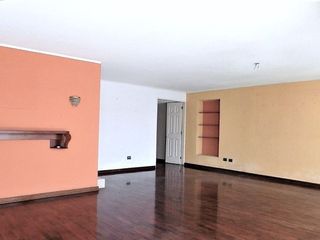Foto 5 de En Venta gran residencia de 378 m2, 8 dormitorios – Magdalena límite con San Isidro.