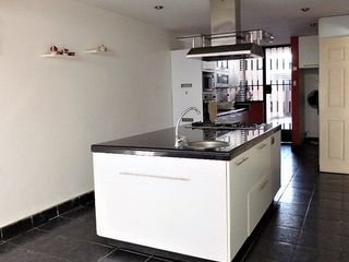 Foto 8 de En Venta gran residencia de 378 m2, 8 dormitorios – Magdalena límite con San Isidro.