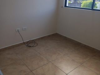 Foto 18 de Conocoto casa de arriendo amplio jardín, dos parqueaderos excelente ubicación $460 incluida alícuota