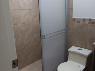 Foto 17 de Conocoto casa de arriendo amplio jardín, dos parqueaderos excelente ubicación $460 incluida alícuota