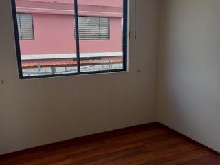 Foto 21 de Conocoto casa de arriendo amplio jardín, dos parqueaderos excelente ubicación $460 incluida alícuota