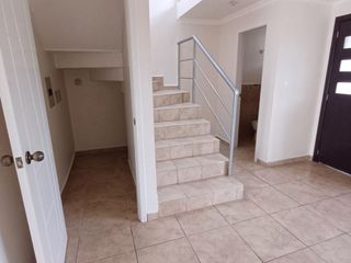 Foto 4 de Conocoto casa de arriendo amplio jardín, dos parqueaderos excelente ubicación $460 incluida alícuota
