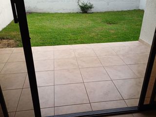 Foto 11 de Conocoto casa de arriendo amplio jardín, dos parqueaderos excelente ubicación $460 incluida alícuota