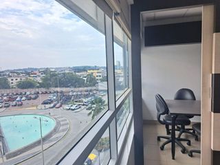 Foto 2 de OFICINA EN VENTA, C. EMPRESARIAL COLON, GUAYAQUIL.