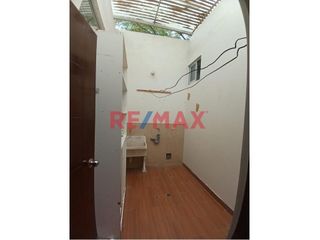 Foto 2 de Hermosa Casa Semi Amoblada En Alquiler En La 1Era Etapa De Palmeras -Centenario  ID: 1139787