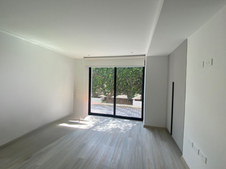 Foto 4 de Departamento de renta en Cumbaya sector Jacaranda, urbanización con seguridad 24/7, 2 dorms, patio.