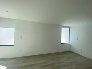 Foto 10 de Departamento de renta en Cumbaya sector Jacaranda, urbanización con seguridad 24/7, 2 dorms, patio.