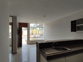 Foto 2 de Hermosa casa de estreno en una urbanización privada - Huarangos