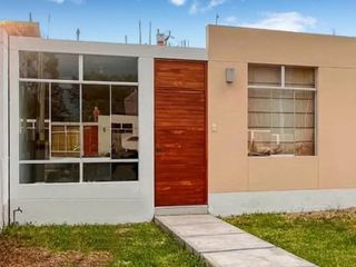 Foto 1 de Hermosa casa de estreno en una urbanización privada - Huarangos