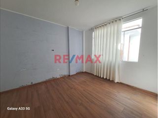 Foto 7 de Venta De Casa De 4 Pisos En Comas