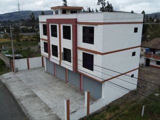 Foto 1 de Casa Rentera en Ambato | 2 Departamentos + 2 Locales Comerciales | Terraza Amplia, Parqueadero | Terremoto, Tungurahua»