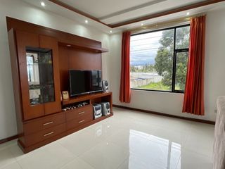 Foto 4 de Casa Rentera en Ambato | 2 Departamentos + 2 Locales Comerciales | Terraza Amplia, Parqueadero | Terremoto, Tungurahua»