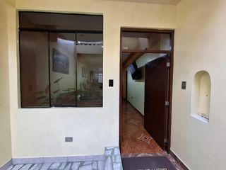 Foto 2 de OCASION !! VENTA CASA DE 3 PISOS EN SMP A CUADRAS DE AV. TANTAMAYO