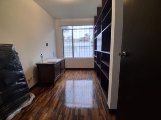 Foto 2 de ALQUILO AMPLIA CASA COMO OFICINA, SAN BORJA $3700