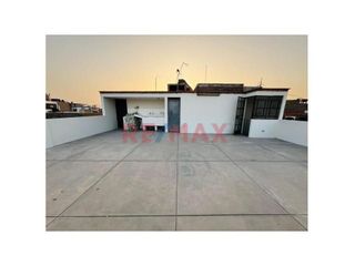 Foto 1 de Amplio Deaprtamento De 2 Pisos Con Terraza De Mas De 60M2