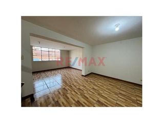 Foto 2 de Amplio Deaprtamento De 2 Pisos Con Terraza De Mas De 60M2