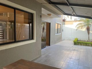 Foto 9 de ¡Amplia Casa Esquinera de 2 Plantas en Alquiler – Urbanización Portal al Sol, Vía a la Costa!