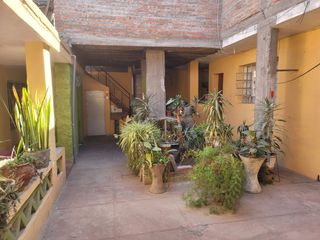 Foto 7 de Vendo amplia casa en esquina y avenida en miraflores