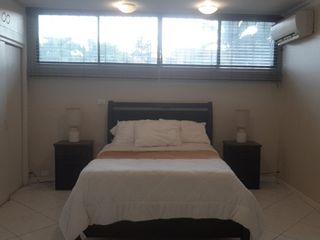 Foto 11 de En venta departamento en Urdesa Central