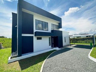 Foto 1 de Renta Casa Campestre dos niveles en Exclusivo Condominio Cerritos