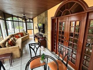 Foto 2 de 🏡 SE VENDE AMPLIA CASA EN URBANIZACIÓN PRIVADA – VÍA A LA COSTA, KM 1.5 CARLOS JULIO AROSEMENA.