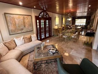 Foto 1 de 🏡 SE VENDE AMPLIA CASA EN URBANIZACIÓN PRIVADA – VÍA A LA COSTA, KM 1.5 CARLOS JULIO AROSEMENA.