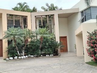 Foto 4 de EN ALQUILER CASA CON PISCINA, CEIBOS, GUAYAQUIL.
