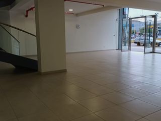 Foto 2 de Exclusivo Local Comercial De Estreno En Alquiler