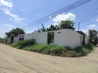Foto 1 de casa esquinera de venta sector costa azul manta ar
